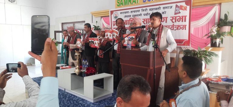 सत्य रुपा वंशावली समाजद्वारा बाढी पीडितलाई सहयोग